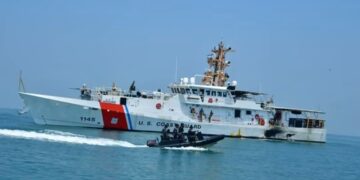 Latihan Pengenalan Alat Penyelamatan Kapal Perkuat Kemampuan TNI dan Unsur Maritim AS