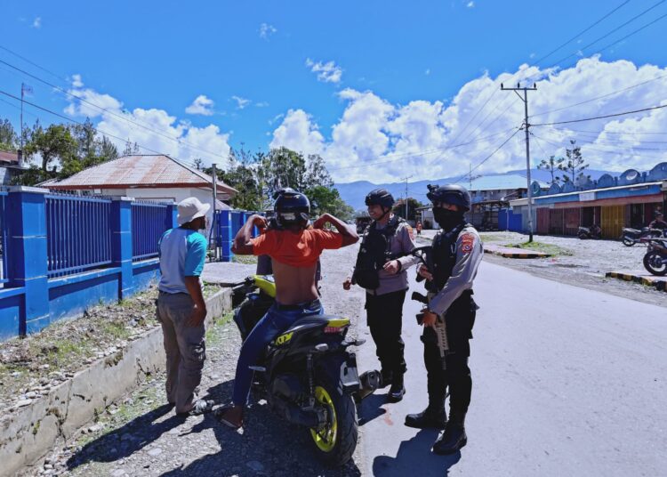 Satuan Samapta Polres Jayawijaya Laksanakan Patroli dan Pemeriksaan, Sejumlah Senjata Tajam Diamankan