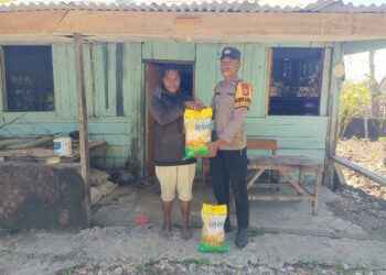 Polsek Asologaima Salurkan Bantuan Beras dan Perkuat Pesan Kamtibmas Bersama Para Tokoh Masyarakat