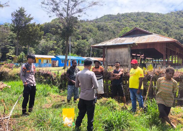 Polsek Kurulu Laksanakan Patroli dan Sambang Masyarakat, Jaga Kamtibmas Tetap Kondusif