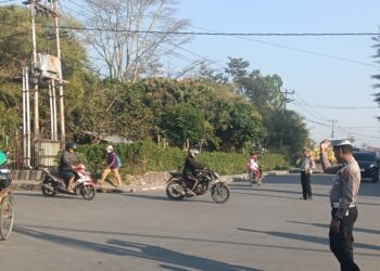 Satlantas Polres Jayawijaya Hadir Sejak Pagi, Jaga Kelancaran Lalu Lintas di Wamena