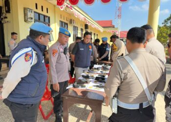 Polres Jayawijaya Perkuat Pengawasan Internal Melalui Pemeriksaan Senjata Api dan Amunisi Personel