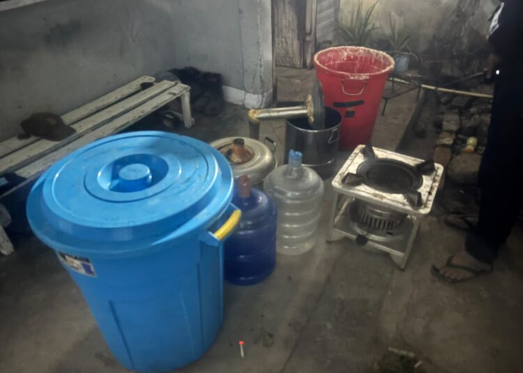 Sat Resnarkoba Polres Jayawijaya Amankan 5 Botol Miras dan Ungkap Dugaan Tempat Produksi Cap Tikus di Wamena