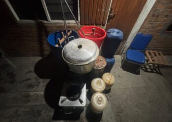 Sat Resnarkoba Polres Jayawijaya Razia Tempat Produksi Miras, Amankan 200 Liter Ballo di Jalan Pattimura