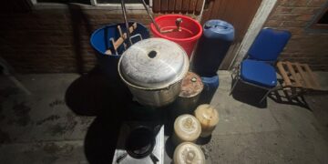 Sat Resnarkoba Polres Jayawijaya Razia Tempat Produksi Miras, Amankan 200 Liter Ballo di Jalan Pattimura