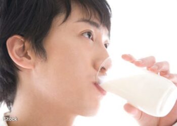 Minum Susu Pagi vs Malam, Mana yang Lebih Sehat?