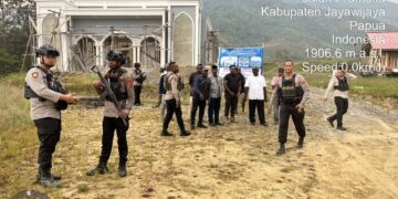 Polres Jayawijaya Amankan Kunjungan Kaops Damai Cartenz dan Karo Ops Polda Papua ke Walesi
