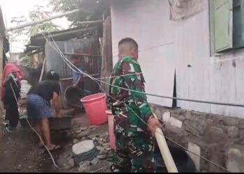 Peduli Kemarau Panjang Akibat El Nino, Kodim 1310/Bitung Gerakkan Bakti TNI, Salurkan Air Bersih “Door To Door” Bantu Warga Terdampak Kekeringan