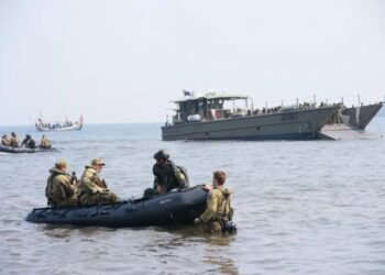 Jelang Demo Pendaratan Amfibi, TNI–ADF Mantapkan Latihan di Pantai Banongan