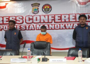 Kapolresta Manokwari Pimpin Press Conference Pengungkapan Kasus Tindak Pidana Melakukan Kekerasan terhadap Anak Yang Menyebabkan Kematian dan Pencurian Dengan Kekerasan