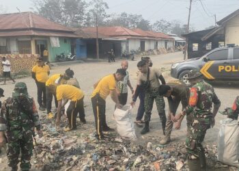 Bersama TNI-Polri dan Warga, Pasar Jibama Dibersihkan agar Nyaman untuk Aktivitas Jual Beli