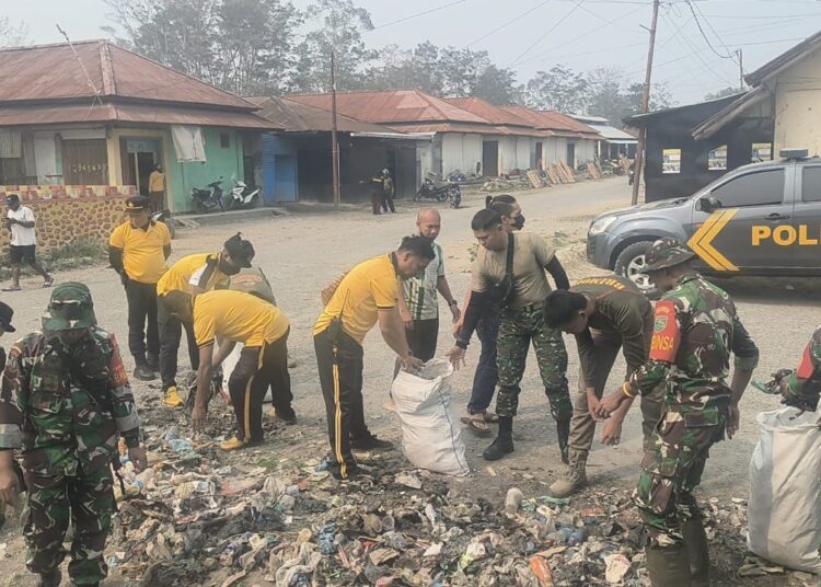 Bersama TNI-Polri dan Warga, Pasar Jibama Dibersihkan agar Nyaman untuk Aktivitas Jual Beli
