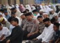 Polisi Bersama Masyarakat, Polres Fakfak Ikut Sholat Istisqa dan Pastikan Kegiatan Berjalan Aman