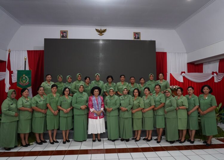 Tingkatkan Kesadaran dan Deteksi Dini Terhadap Kanker Payudara, Ketua Persit KCK Cabang LXII Kodim 1310/Bitung Ny. Meryah Dewa Made bersama Pengurus, Menghadiri Sosialisasi “SADARI”