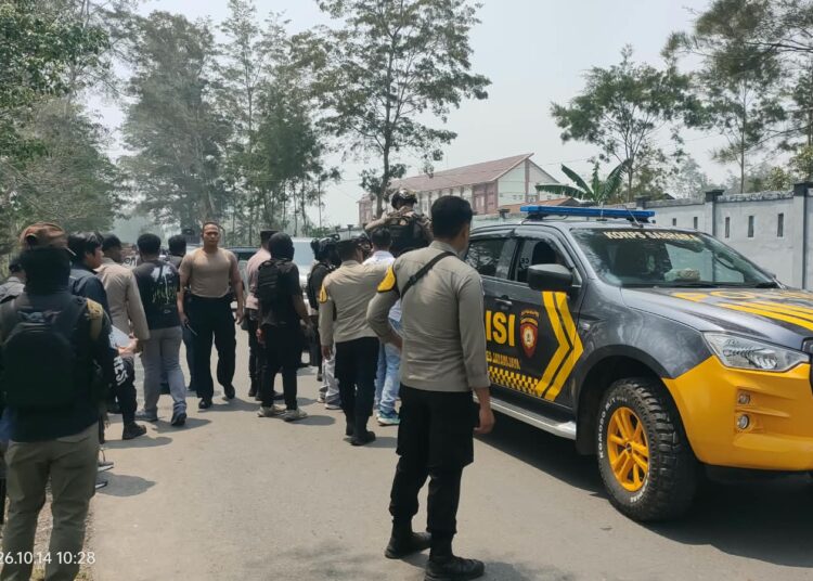 Polsek Wamena Kota Bersama Polres Jayawijaya dan Brimob Respons Cepat Tangani Keributan, Situasi Kamtibmas Kembali Kondusif