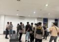 Polres Jayawijaya dan Polres Lanny Jaya Amankan Penyaluran Dana Kampung, Keributan di Depan Bank Mandiri Berhasil Dikendalikan