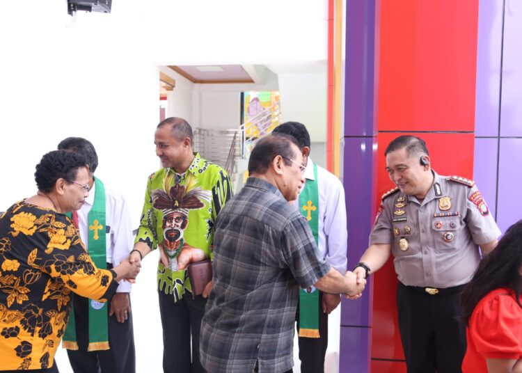Kapolda Papua Barat Gelar Minggu Kasih Bersama Jemaat GKI Agape Wosi, Ajak Masyarakat Perkuat Kerukunan, Toleransi, dan Jaga Kamtibmas