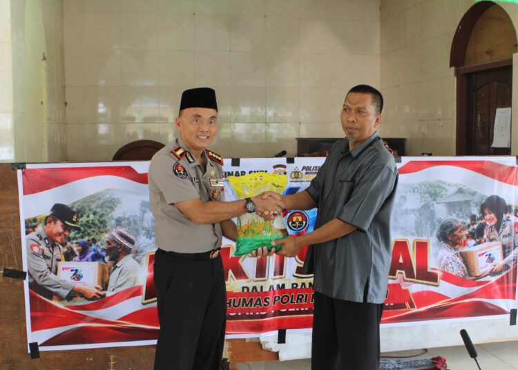 Sambut HUT Humas Polri Ke-75,Bidhumas Polda Papua Barat Gelar Bakti Sosial dan Sosialisasi HIV/Aids di Pondok Pesantren Hidayatullah