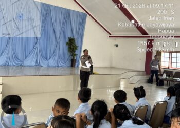 Sat Lantas Polres Jayawijaya Kenalkan Tertib Berlalu Lintas kepada Siswa SD Kristen Efata Wamena
