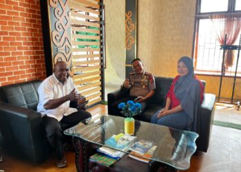 Kabid Humas Polda Papua Barat Perkuat Sinergi dengan Diskominfopersantik, Dukung Program 100 Hari dan Tagline Polri “Polisi Bersama Masyarakat”