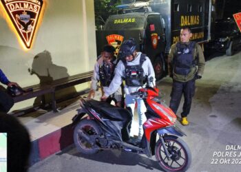 Patroli Malam Sat Samapta Polres Jayawijaya, Polisi Tertibkan Konsumsi Miras di Wamena