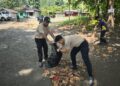 Ditbinmas Polda Papua Barat Gelar Green Policing Di Pantai Maruni, Ajak Masyarakat Jaga Kelestarian Lingkungan