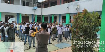 Polres Jayawijaya Edukasi Pelajar SMKS YAPESLI Wamena tentang Bahaya Narkoba dan Bijak Bermedia Sosial
