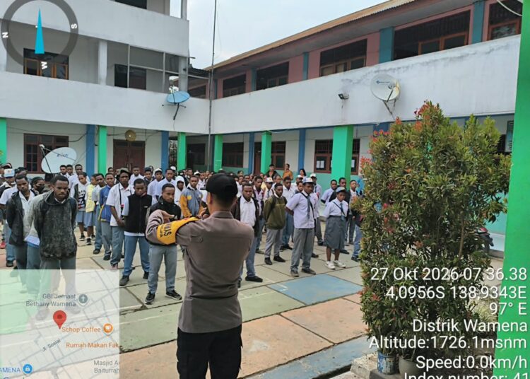 Polres Jayawijaya Edukasi Pelajar SMKS YAPESLI Wamena tentang Bahaya Narkoba dan Bijak Bermedia Sosial