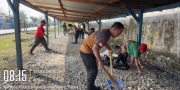 Polsek Kawasan Bandara Wamena Bersama Satgas ODC 2026 Bersihkan Pasar Karujaya Lewat Green Policing